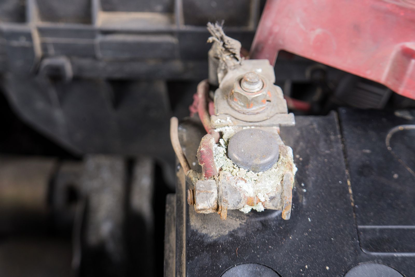 Car battery corrosion on terminal,Dirty battery terminals