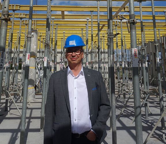 Plant Manager Matthias Pemsel at the construction site