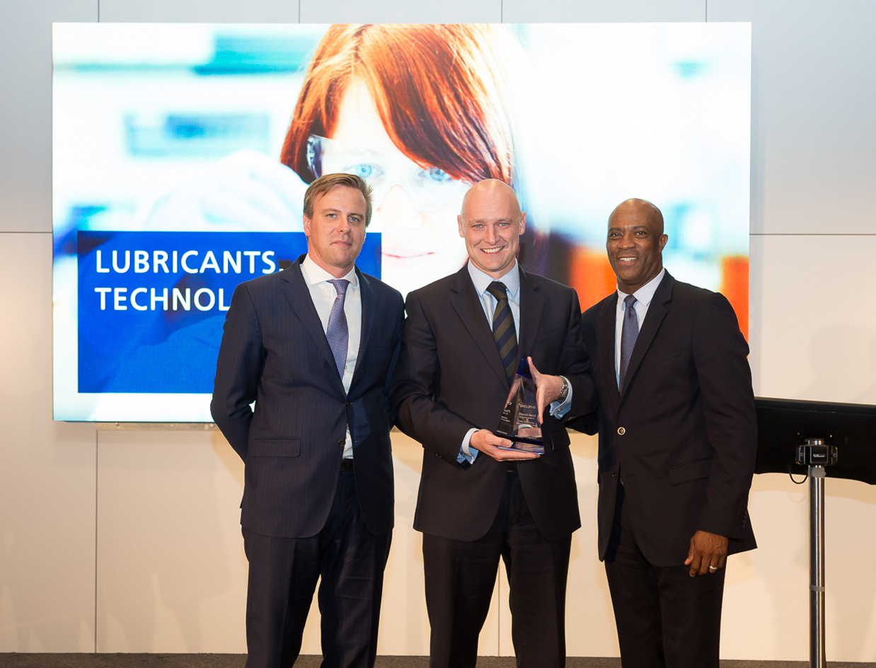 FUCHS LUBRICANTS (UK) plc Receives Pinnacle Award from Delphi FUCHS LUBRICANTS (UK) plc Receives Pinnacle Award from Delphi