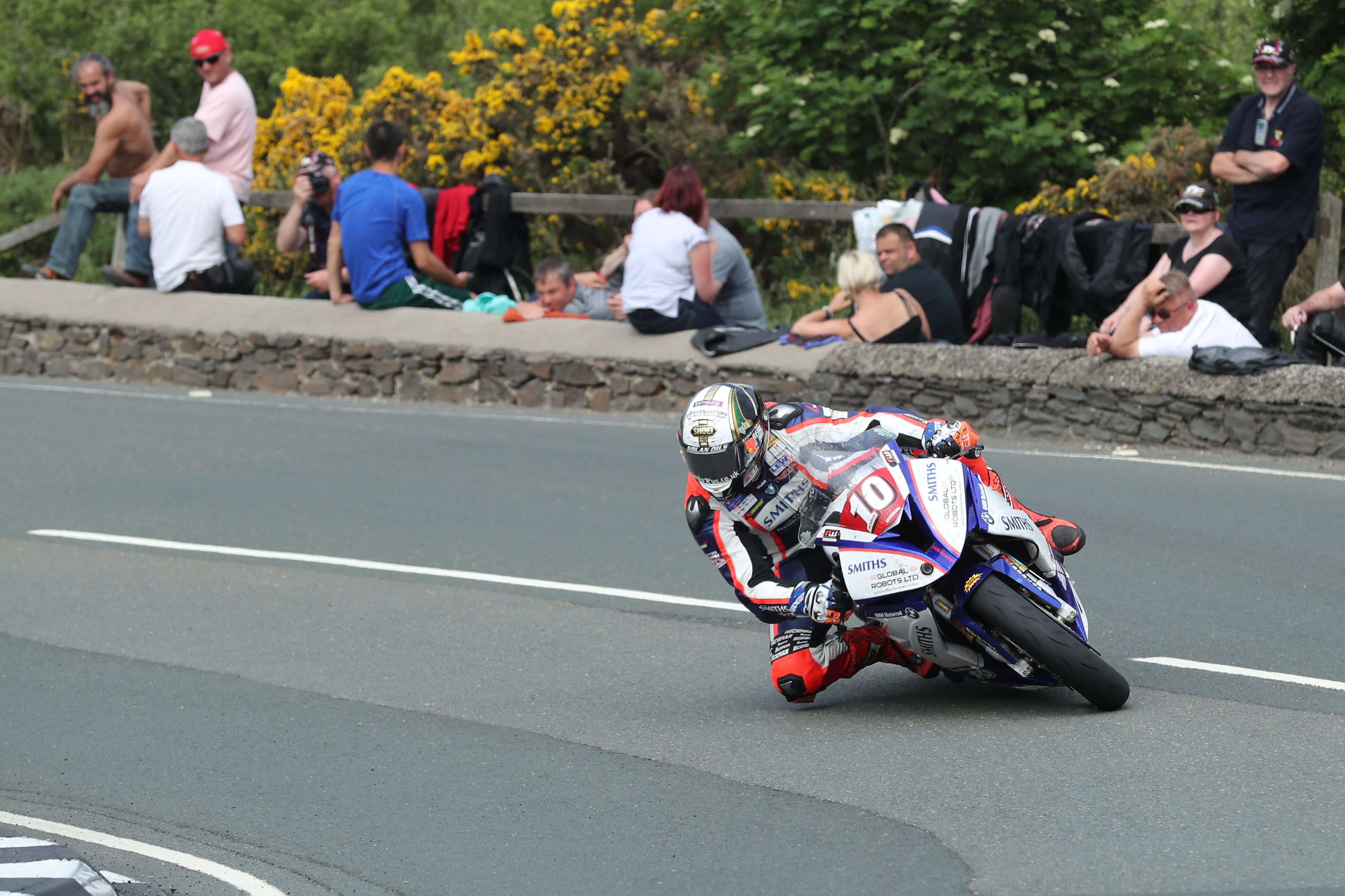 Lap Record and maiden win for Peter Hickman at IOMTT Lap Record and maiden win for Peter Hickman at IOMTT