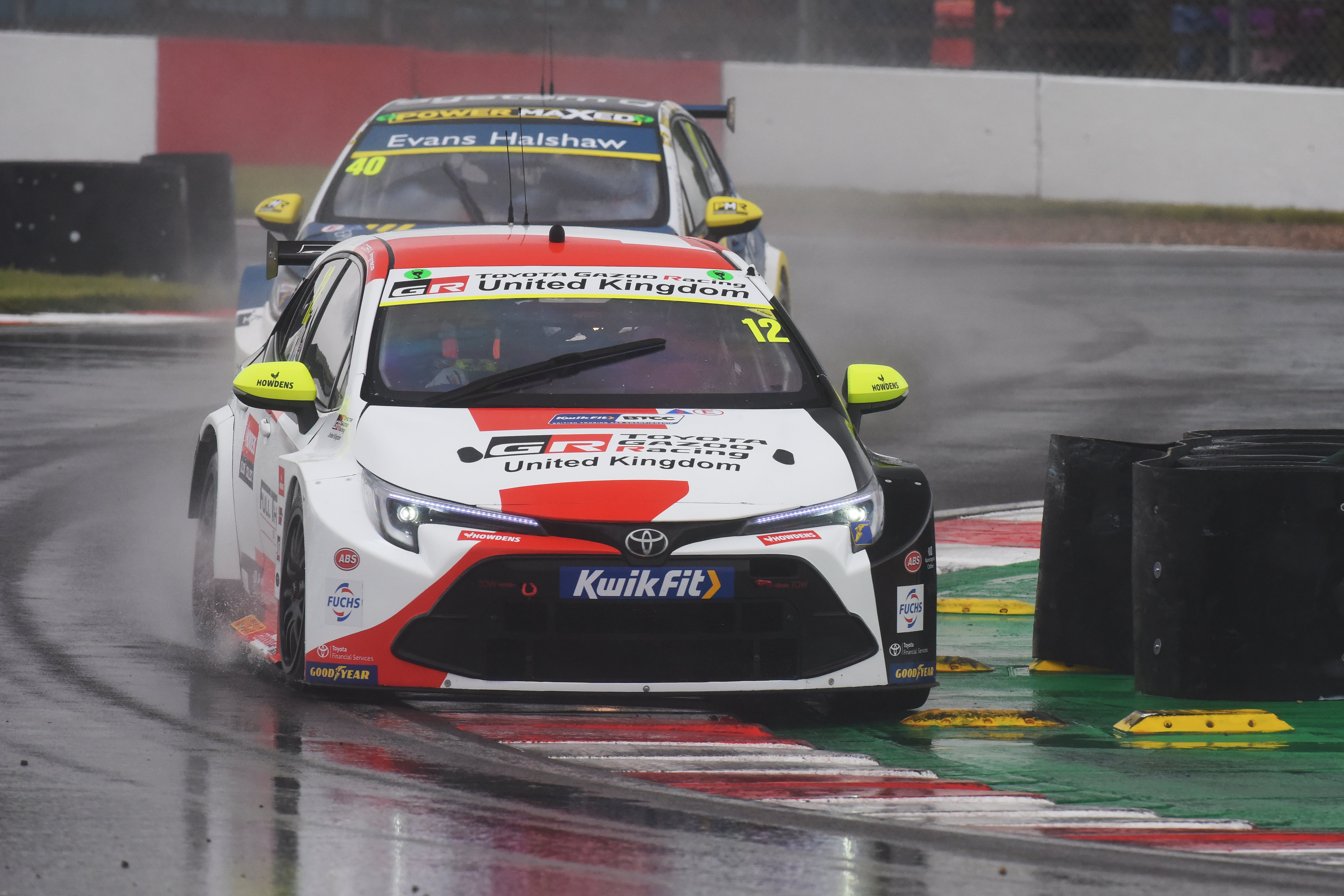 Huff stars on Toyota’s home soil as BTCC blasts into life at Donington Park