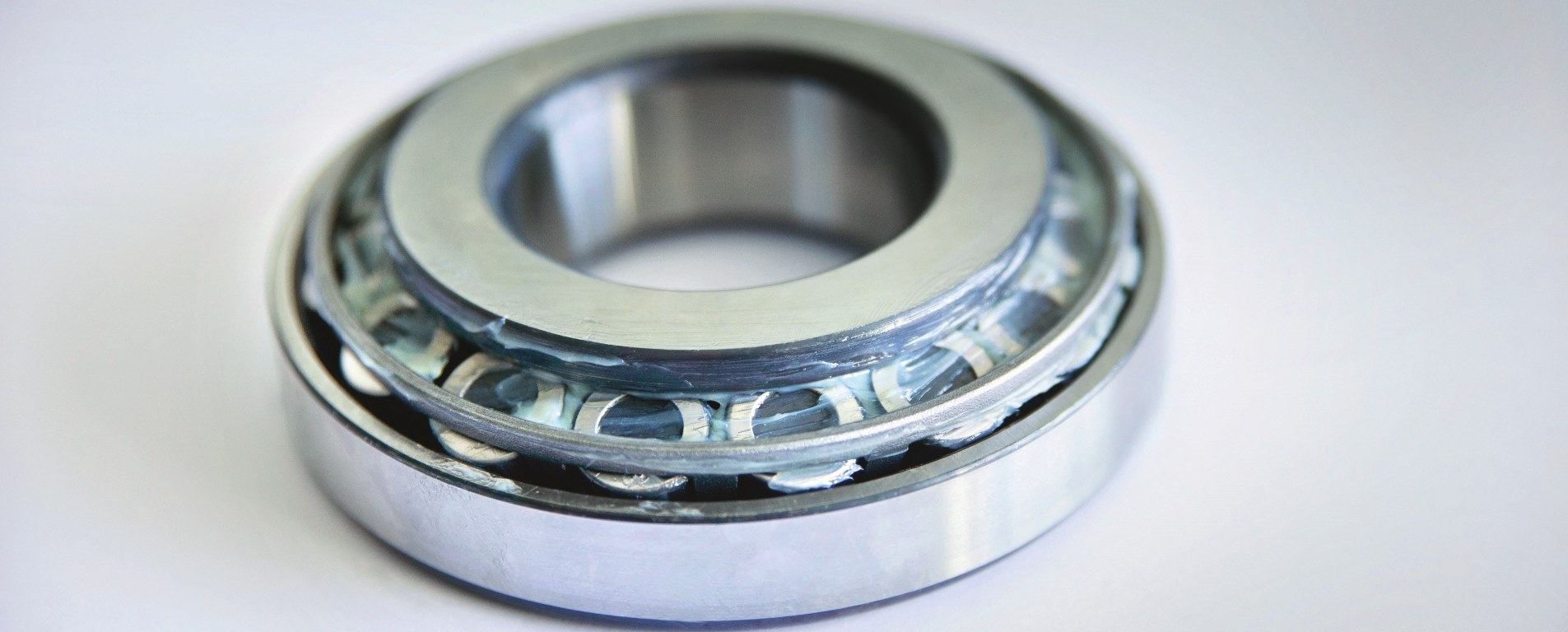 Greases for roller bearings 