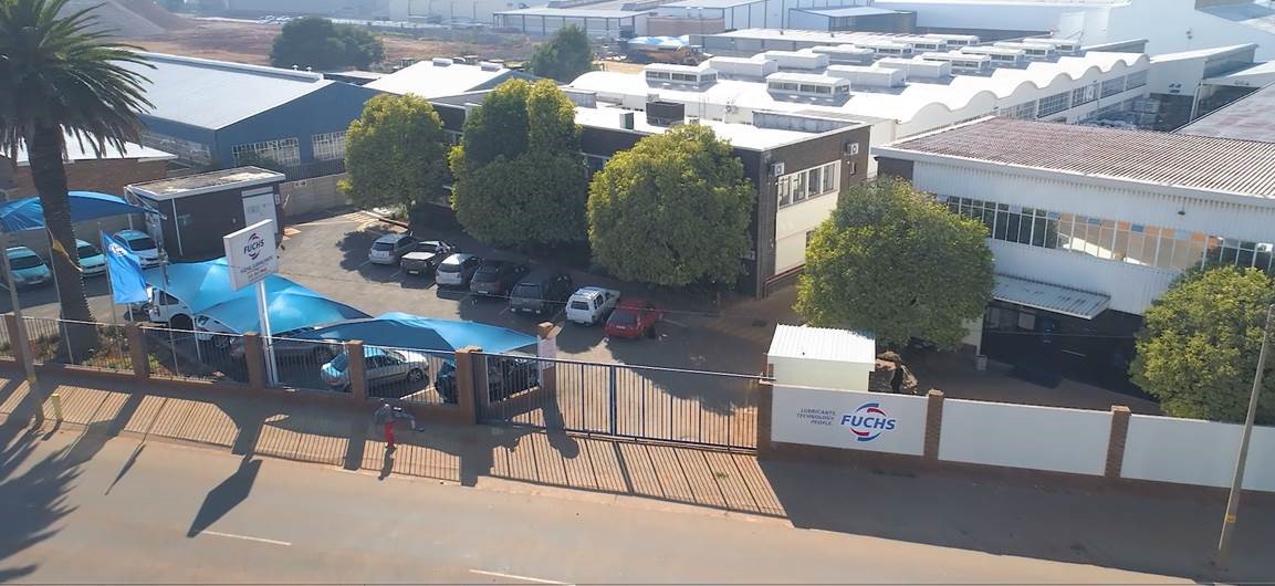 FUCHS LUBRICANTS SOUTH AFRICA MAKES A SIGNIFICANT INVESTMENT IN SOUTH AFRICA FUCHS LUBRICANTS SOUTH AFRICA MAKES A SIGNIFICANT INVESTMENT IN SOUTH AFRICA